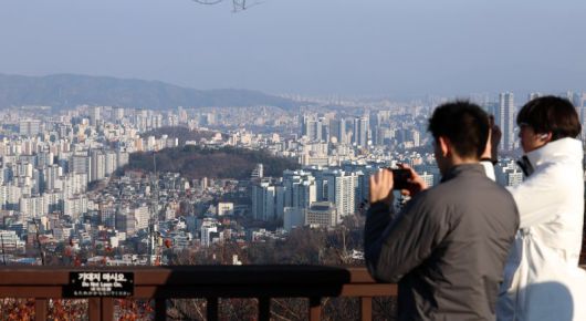 11일 오후 서울 시내의 아파트가 보이고 있다. 뉴시