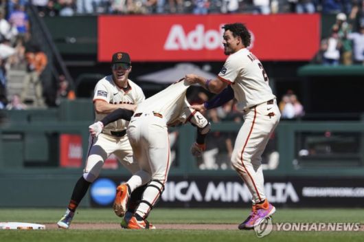 아다메스와 이정후.연합뉴스