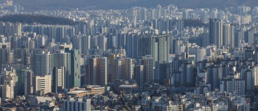 서울 중구 남산에서 시내 아파트가 보이고 있다. 뉴시스