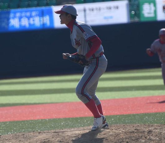 충암고 시절 전국체전에 출전한 강효종이 포효하고 있다.사진=전상일 기자