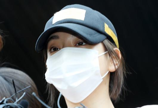 필로폰 투약 혐의로 구속된 황하나씨가 지난 2019년 4월12일 오전 경기도 수원시 영통구 수원남부경찰서에서 수원지방검찰청으로 송치되는 모습. 2019.4.12/뉴스1 ⓒ News1 /사진=뉴스1