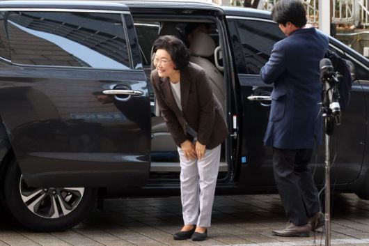 이혜훈 초대 기획예산처 장관 후보자가 29일 서울 중구 예금보험공사 사무실로 첫 출근을 하고 있다. 사진=서동일 기자