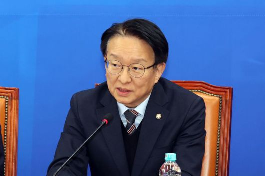 더불어민주당 경제형벌·민사책임 합리화 태스크포스 단장인 권칠승 의원이 30일 국회에서 열린 경제형벌 민사책임 합리화 제2차 당정협의에 참석해 발언하고 있다. 사진=서동일 기자