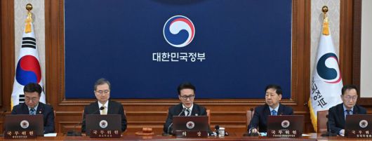 김민석 국무총리가 31일 서울 종로구 정부서울청사에서 열린 임시 국무회의에서 발언하고 있다. 사진=서동일 기자