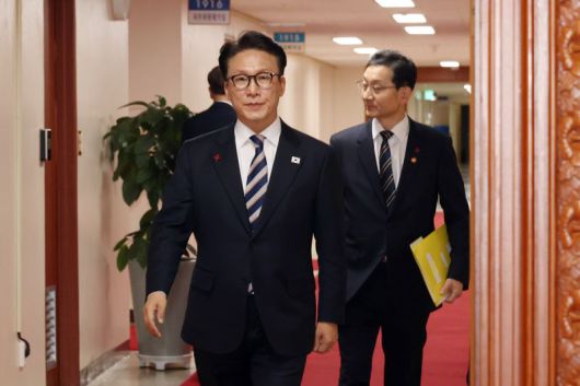 김민석 국무총리가 31일 서울 종로구 정부서울청사에서 열린 임시 국무회의에 참석하고 있다. 사진=서동일 기자