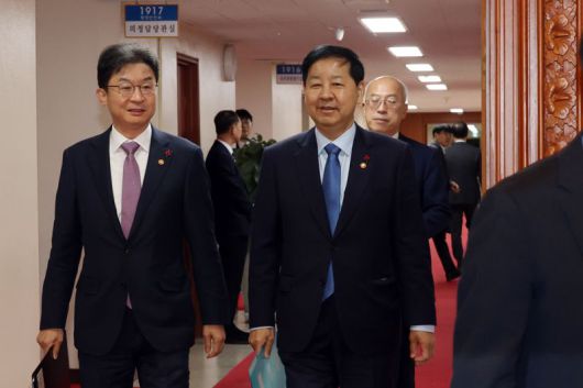 구윤철 경제부총리 겸 재정경제부 장관이 31일 서울 종로구 정부서울청사에서 열린 임시 국무회의에 참석하고 있다. 사진=서동일 기자