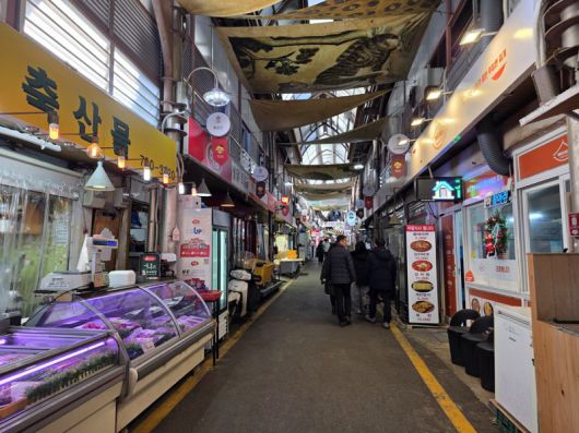 지난 30일 서울 종로구 통인시장이 한산한 모습을 보이고 있다. 사진=박성현 기자