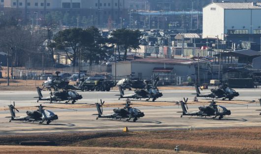 지난해 12월 18일 경기도 평택시 캠프 험프리스 기지에서 촬영된 주한미군 공격 헬리콥터.연합뉴스