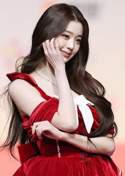 (인천=뉴스1) 김진환 기자 = 걸그룹 아이브의 장원영이 25일 인천 영종도 인스파이어에서 열린 ‘2025 SBS 가요대전' 레드카펫 행사에 참석해 포즈를 취하고 있다. 2025.12.25/뉴스1 /사진=뉴스1화상