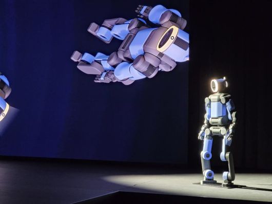 현대차그룹이 5일(현지시간) 미국 라스베이거스 만달레이 베이 컨벤션 센터에서 열린 세계 최대 가전·정보기술(IT) 전시회 CES 2026에서 'AI 로보틱스, 실험실을 넘어 삶으로: Partnering Human Progress'를 주제로 미디어 데이를 열고 '차세대 전동식 아틀라스 개발형 모델(The Atlas product)'을 최초 공개하고 있다. 사진=김학재기자