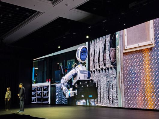 현대차그룹이 5일(현지시간) 미국 라스베이거스 만달레이 베이 컨벤션 센터에서 열린 세계 최대 가전·정보기술(IT) 전시회 CES 2026에서 'AI 로보틱스, 실험실을 넘어 삶으로: Partnering Human Progress'를 주제로 미디어 데이를 열고 '차세대 전동식 아틀라스 개발형 모델(The Atlas product)'을 최초 공개하고 있다. 사진=김학재기자