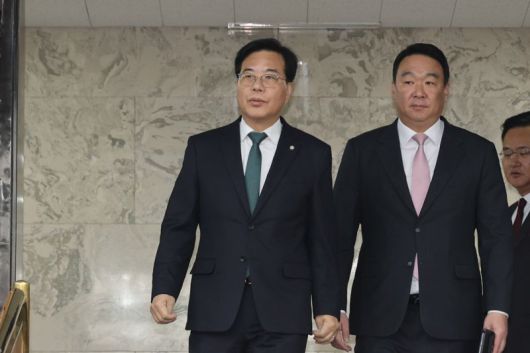 국민의힘 송언석 원내대표기 6일 국회에서 열린 원내대책회의에 참석하고 있다. 사진=서동일 기자