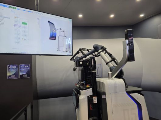 두산로보틱스의 ‘스캔앤고’가 6일(현지시간) 미국 라스베이거스 컨벤션센터(LVCC)에서 시연하고 있다. 사진=김학재 기자