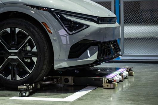 6일(현지시간) 세계 최대 가전·정보기술(IT) 전시회 CES 2026에 참가한 현대차그룹의 부스 내부에 전시된 현대위아의 주차로봇 모습. 사진=현대차그룹 제공