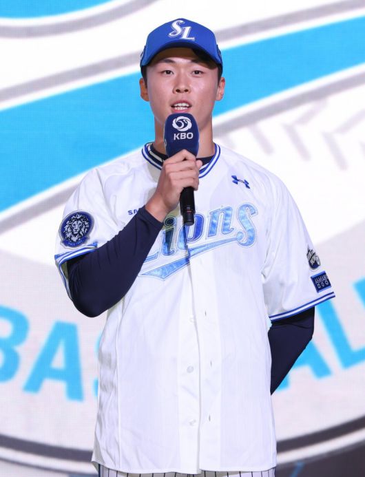 2026 KBO 신인 드래프트에서 삼성 라이온즈 1라운드 지명된 서울고 이호범이 소감을 밝히고 있다.뉴시스