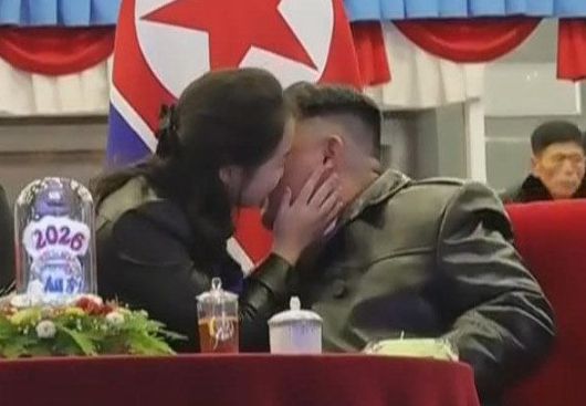 북한 조선중앙TV는 김정은 북한 국무위원장이 지난 1일 평양 5월1일경기장에서 열린 2026년 신년경축공연에 참석했다고 1일 보도했다. 뉴시스