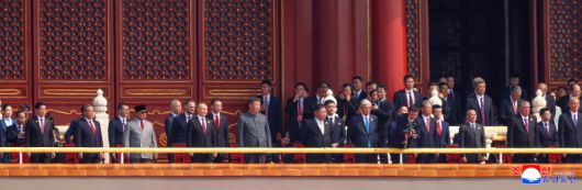 김정은 북한 국무위원장이 지난해 9월 3일 베이징에서 진행된 중국 전승절 80주년 기념행사에 참석했다고 조선중앙통신이 4일 보도했다. 조선중앙통신 캡처