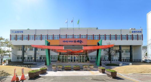 전남 순천시<사진>는 통합 인·허가 지원 시스템(IPSS)의 안정적 운영과 행정 효율성 향상을 위해 미등록 인·허가 자료 DB 구축 용역을 올해 신규 시책으로 추진한다고 7일 밝혔다. 순천시 제공