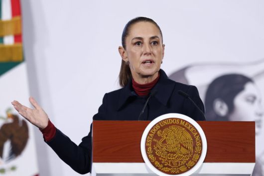 클라우디아 셰인바움 멕시코 대통령이 6일(현지시간) 멕시코시티 대통령궁(내셔널 팰리스)에서 기자회견을 하고 있다. EPA 연합