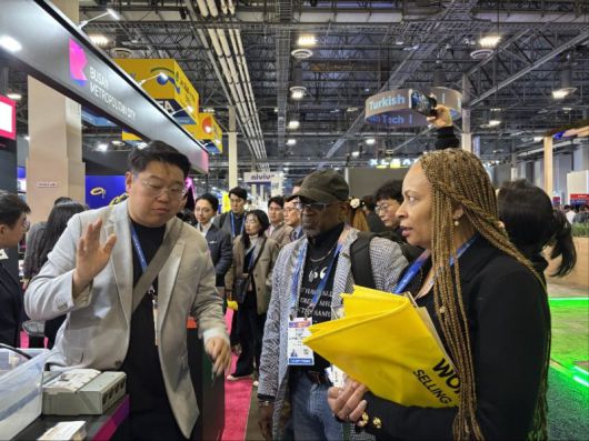 6일(현지시간) 미국 LA에서 열리는 세계 최대 가전·정보기술(IT) 전시회 'CES 2026'에서 마련된 '통합부산관' 모습. 올해는 지난해보다 많은 30개의 전시 부스를 설치했고 부산대, 국립해양대 등 지역 6개 대학과 협력해 역대 최대 규모의 혁신 라인업을 선보였다. 부산시 제공