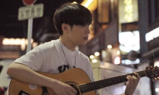 가수 진데님의 사망 소식이 뒤늦게 전해졌다. 사진=SNS