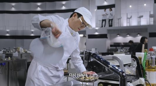 흑백요리사2 에서 요리하는 최강록 셰프의 모습. 넷플릭스 제공