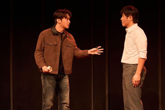 뮤지컬 '캐빈' 공연사진. 데이 역 홍성원(왼쪽)과 마이클 역 박호산. /사진=이모셔널씨어터 제공