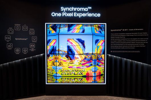 삼성디스플레이가 5일(현지시간) 미국 라스베이거스 앙코르 앳 윈 호텔에서 'CES 2026' 미디어 초청 행사를 열고 소개한 '싱크로마' 브랜드 부스. OLED 및 QD-OLED는 뛰어난 색재현력을 토대로 자연 그대로의 색을 표현해, 스마트폰, 노트북, 모니터, TV 등 어떤 기기를 이용하든 일관된 화질과 색감으로 콘텐츠를 즐길 수 있다. 삼성디스플레이 제공                                  삼성디스플레이가 CES 2026에서 선보인 유기발광다이오드(OLED)기술. 스마트폰, 노트북, 모니터, TV 등 어떤 기기를 이용하든 일관된 화질과 색감으로 콘텐츠를 즐길 수 있음을 보여준다. 사진=조은효 기자