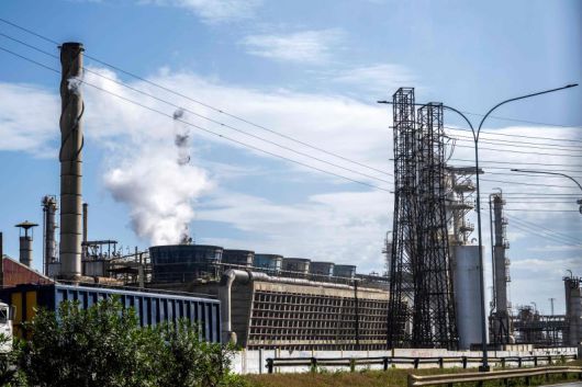 지난 11일(현지시간) 베네수엘라 카라보보주 푸에르토 카벨로에서 촬영된 엘 팔리토 정유 공장.AFP연합뉴스