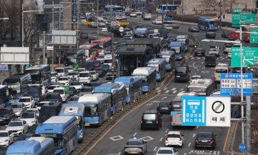 경기도가 오는 13일로 예고된 서울특별시 시내버스 파업을 대비한 비상 수송 대책을 시행한다. 뉴시스