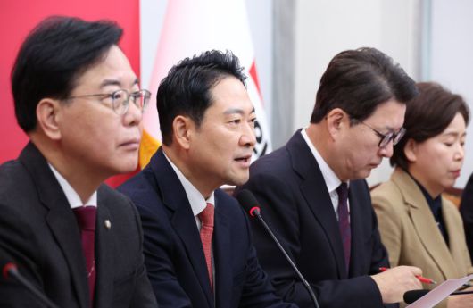 장동혁 국민의힘 대표가 12일 서울 여의도 국회에서 열린 최고위원회의에서 발언하고 있다. 뉴스1