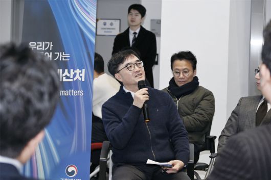 임기근 기획처 직무대행 차관이 12일 정부세종청사 중앙동에서 전직원이 참여하는 소통 간담회를 진행하고 있다. 기획처 제공