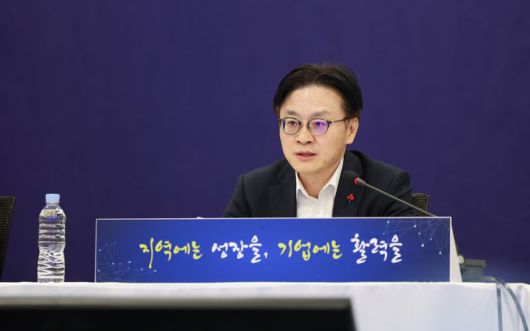 12일 김정관 산업부장관이 서울 대한상공회의소에서 열린 산업부 공공기관 업무보고를 주재하고 있다. 산업통상부 제공