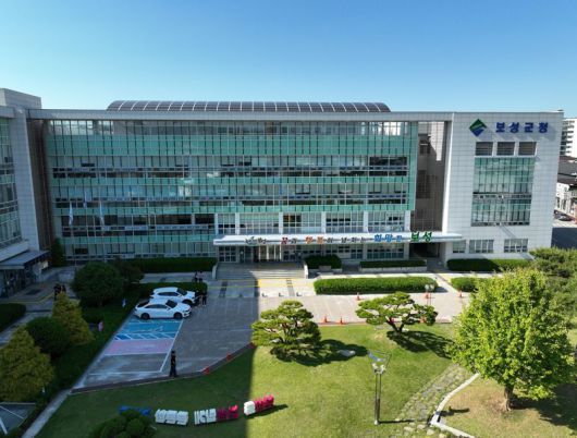 전남 보성군<사진>은 12일부터 오는 6월까지 한시적으로 카드형 보성사랑상품권 할인 혜택을 기존 10%에서 최대 12%로 확대 시행한다고 밝혔다. 보성군 제공