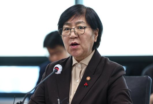 정은경 보건복지부 장관이 13일 서울 서초구 건강보험심사평가원 전문가자문회의장에서 열린 제3차 보건의료정책심의위원회에 참석해 인사말을 하고 있다. 뉴스1