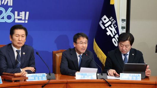 더불어민주당 한병도 신임 원내대표가 12일 서울 여의도 국회에서 열린 최고위원회의에서 발언하고 있다. 사진=서동일 기자