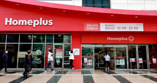 서울 시내 한 홈플러스 입구. 뉴스1