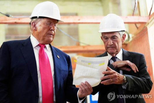 도널드 트럼프 미국 대통령과 제롬 파월 연준 의장. 사진=연합뉴스