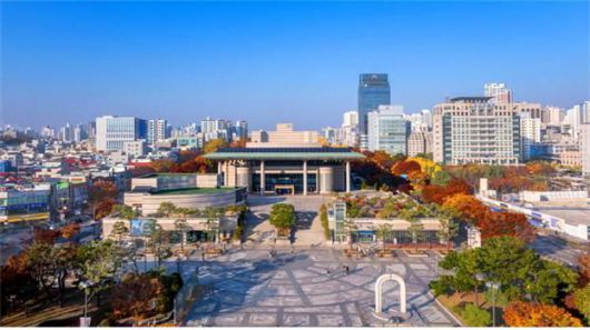 인천문화예술회관은 지난해 리모델링을 마치고 올해 본격적인 운영에 들어가 다양한 공연을 선보인다. 인천문화예술회관 전경. 인천시 제공.