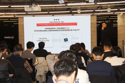 이성재 HSAD CSO가 지난 14일 서울 마루180에서 열린 ‘브레인크루 커넥트 2026(BrainCrew Connect 2026)’에서 광고마케팅 업계의 AI 전환(AX)을 선도적으로 구현한 대표 기업으로서 성공 사례를 발표하고 있다. HSAD 제공