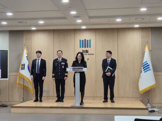 (왼쪽부터) 박만수 경찰수사대장, 박희수 경찰5팀장, 김보성 동부지검 합수부 부장검사, 이동욱 주임수사검사. 사진=김예지 기자