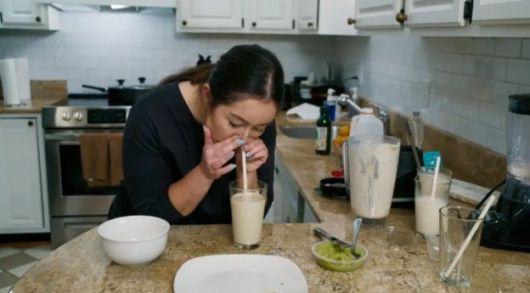 캐서린은 지난 5년간 모든 음식을 코로 흡입해 먹어왔다. 출처=뉴욕포스트