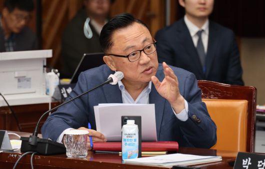 지난해 10월 28일 전북특별자치도청에서 열린 국회 행정안전위원회 전북도 국정감사에서 국민의힘 고동진 의원이 질의하고 있다. 연합뉴스