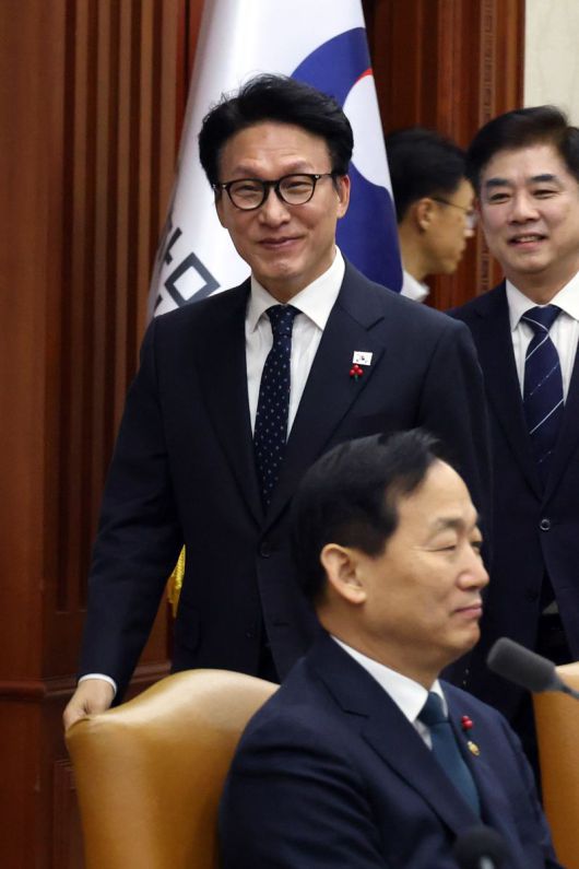 김민석 국무총리가 15일 서울 종로구 정부서울청사에서 열린 국가정책조정회의에 참석하고 있다. 사진=서동일 기자