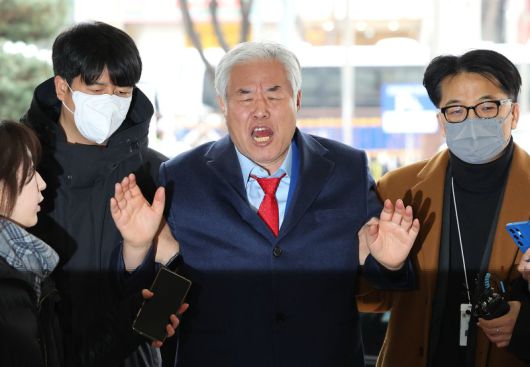 전광훈 사랑제일교회 목사가 15일 서울서부지방법원에서 열린 구속적부심 심문에 출석하고 있다. 연합뉴스