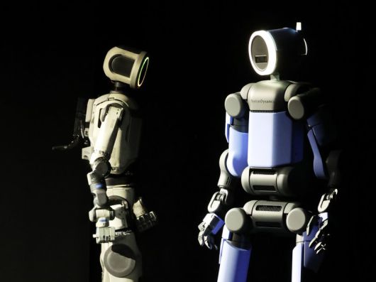 휴머노이드 로봇 아틀라스 시제품(왼쪽)과 아틀라스 개발형 모델. 사진=뉴스1