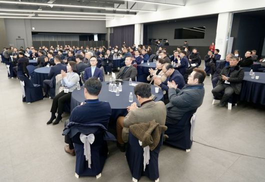 KGM은 전국 판매 대리점들과 간담회를 갖고 지난해 판매 우수 대리점을 시상했다고 15일 밝혔다. KGM 제공.