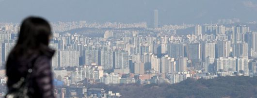 서울 남산에서 내려다본 시내 아파트 단지 모습. 뉴시스