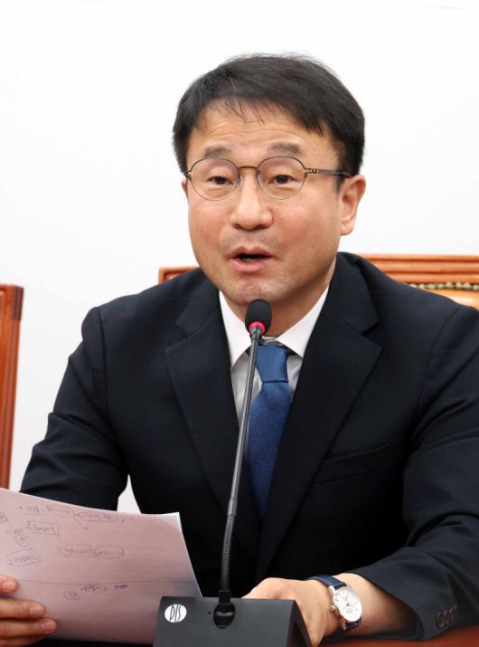 한병도 더불어민주당 원내대표가 지난 15일 오전 서울 여의도 국회에서 열린 정책조정회의에서 발언을 하고 있다. 뉴시스