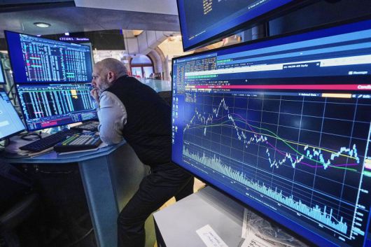 뉴욕 증시 3대 지수가 15일(현지시간) 반도체, 대형 금융주 강세 속에 일제히 반등했다. AP 연합